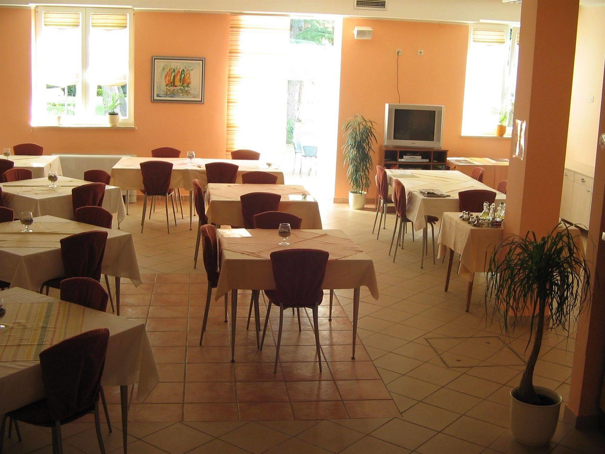 Novigrad Istria Hotel Emaus מראה חיצוני תמונה