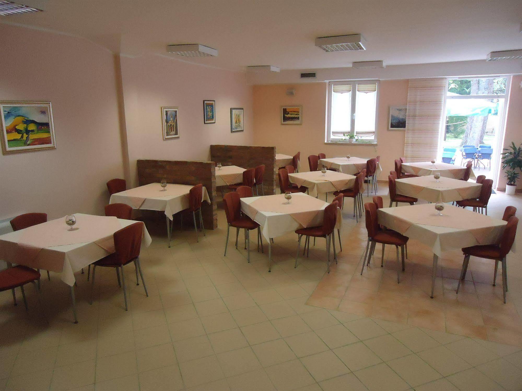 Novigrad Istria Hotel Emaus מראה חיצוני תמונה